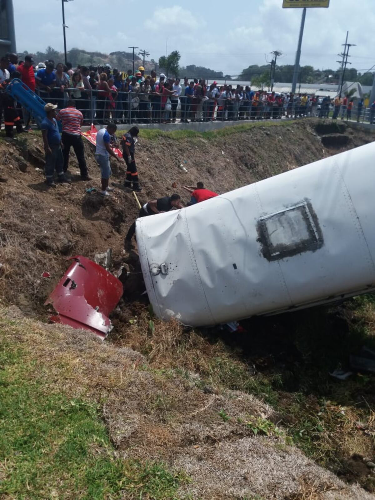 Última hora. Fallece el conductor del bus del accidente de Colón