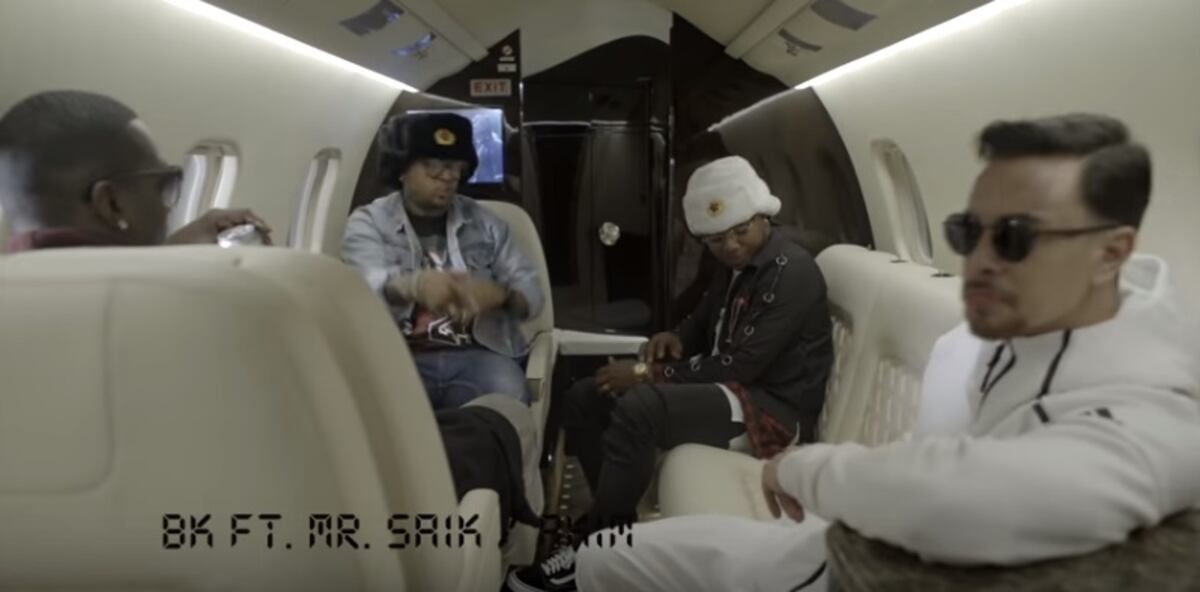 ¡Pasito! Mr. Saik lanza primero tema a 'las chamas' y ahora le canta a 'la rusa'