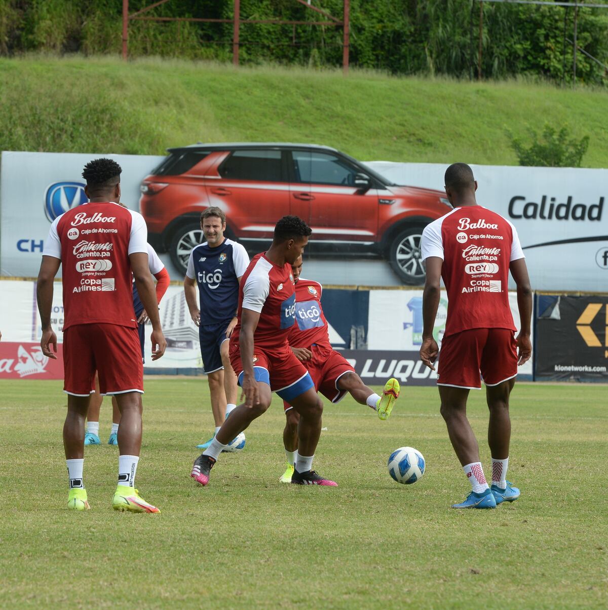 Bárcenas dice que hay que tener calma y total concentración para enfrentar a Costa Rica