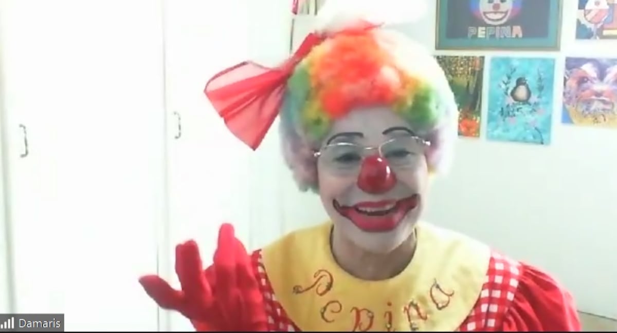 Tortón se pinta de payaso después del accidente. Será homenajeado en vida junto a Pepina en show virtual del Día del Niño