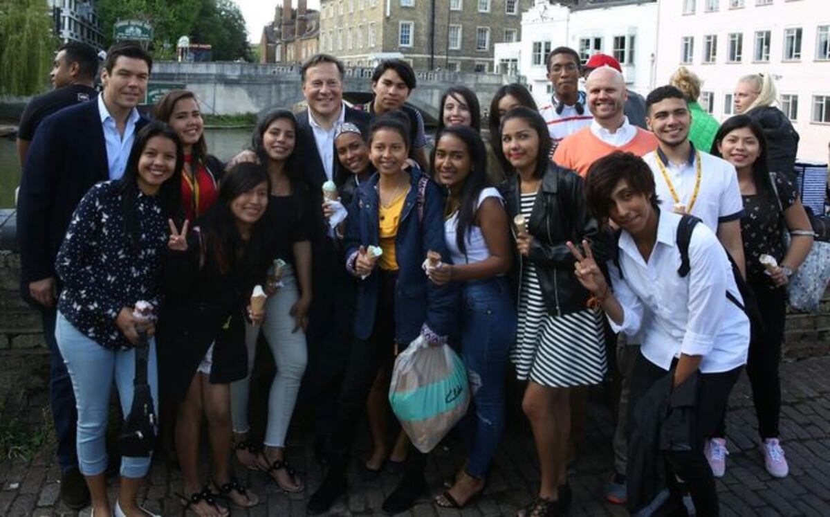 Varela visita a estudiantes del programa Panamá Bilingüe en el Reino Unido