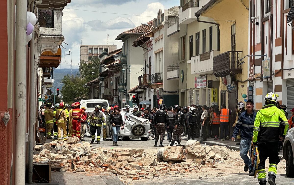 Trece fallecidos y 126 heridos por el sismo de magnitud 6,5 en Ecuador