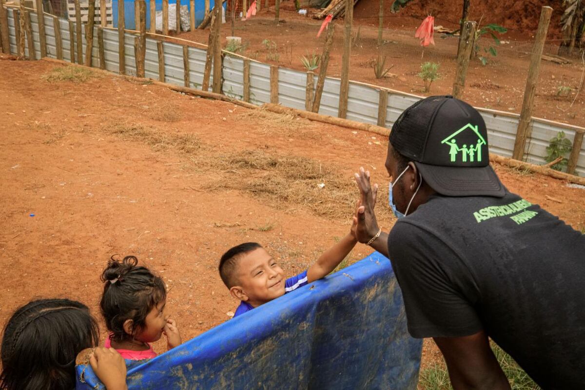 Joven da a luz en su casa y entierran la placenta. No tenían para ir al hospital. Grupo Asistencia Alimentaria apoya