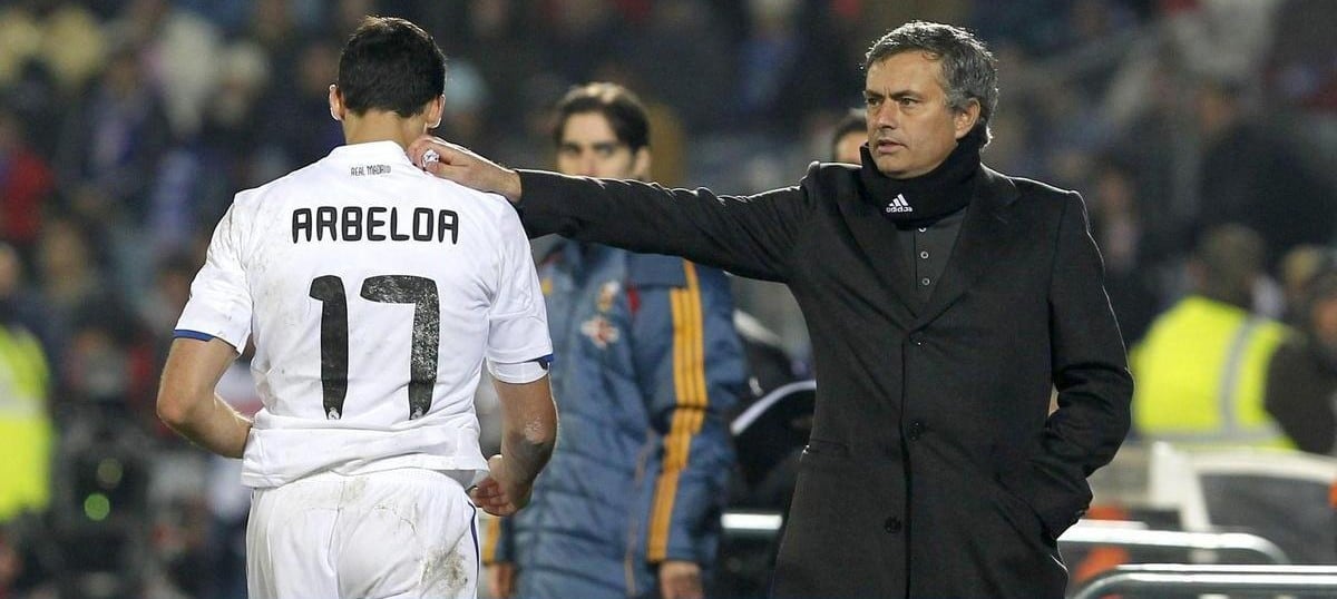 Mourinho calienta el partido con elogios: ‘Arbeloa, mi niño especial’