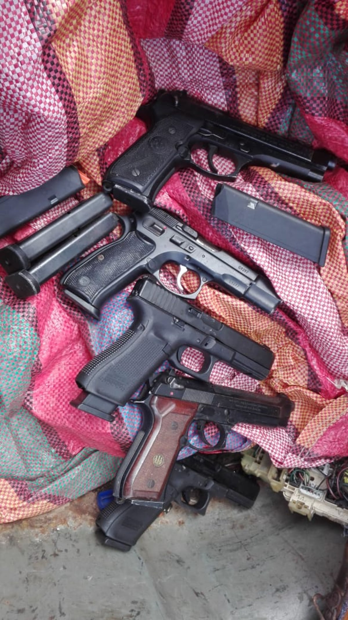 Se creía ‘John Wick’, pero unidades Linces lo pillan ‘taxiando’ con armas de guerra