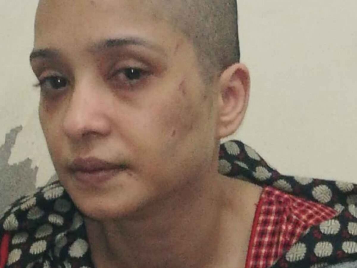 Hombre rapa a su esposa por no querer bailar con él