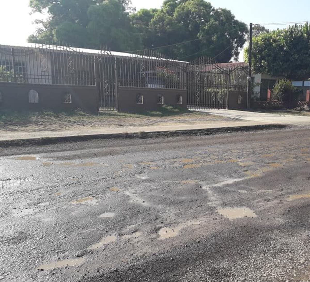 Piden al alcalde y director del MOP solución para calles de Pocrí en Aguadulce 