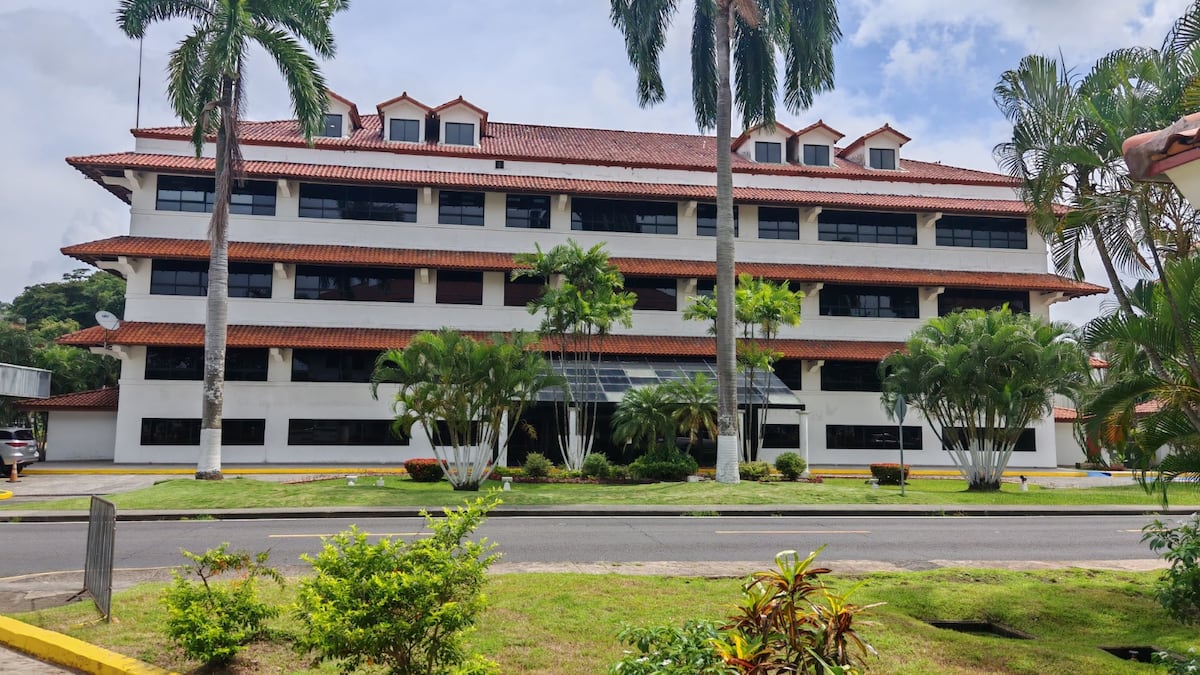 UDELAS aprueba reglas nuevas para impulsar investigaciones científicas en Panamá