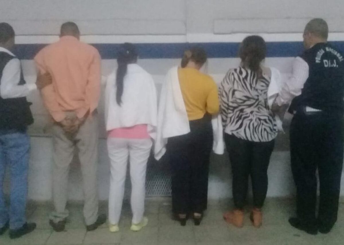 Le caen a clínica estética. Vendían ‘Planes todo incluido’ en Bella Vista; hay detenidos