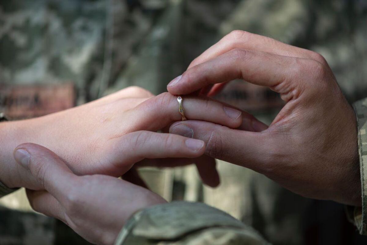 Matrimonio póstumo: La sorprendente ley francesa que permite casarse con una persona muerta