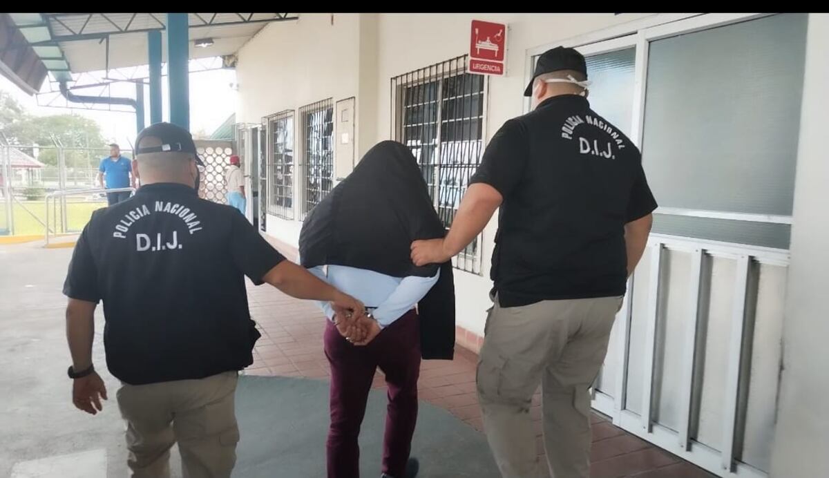 Imputan cargos a doctor por presuntamente abusar de menor que resultó ser su propia hijastra