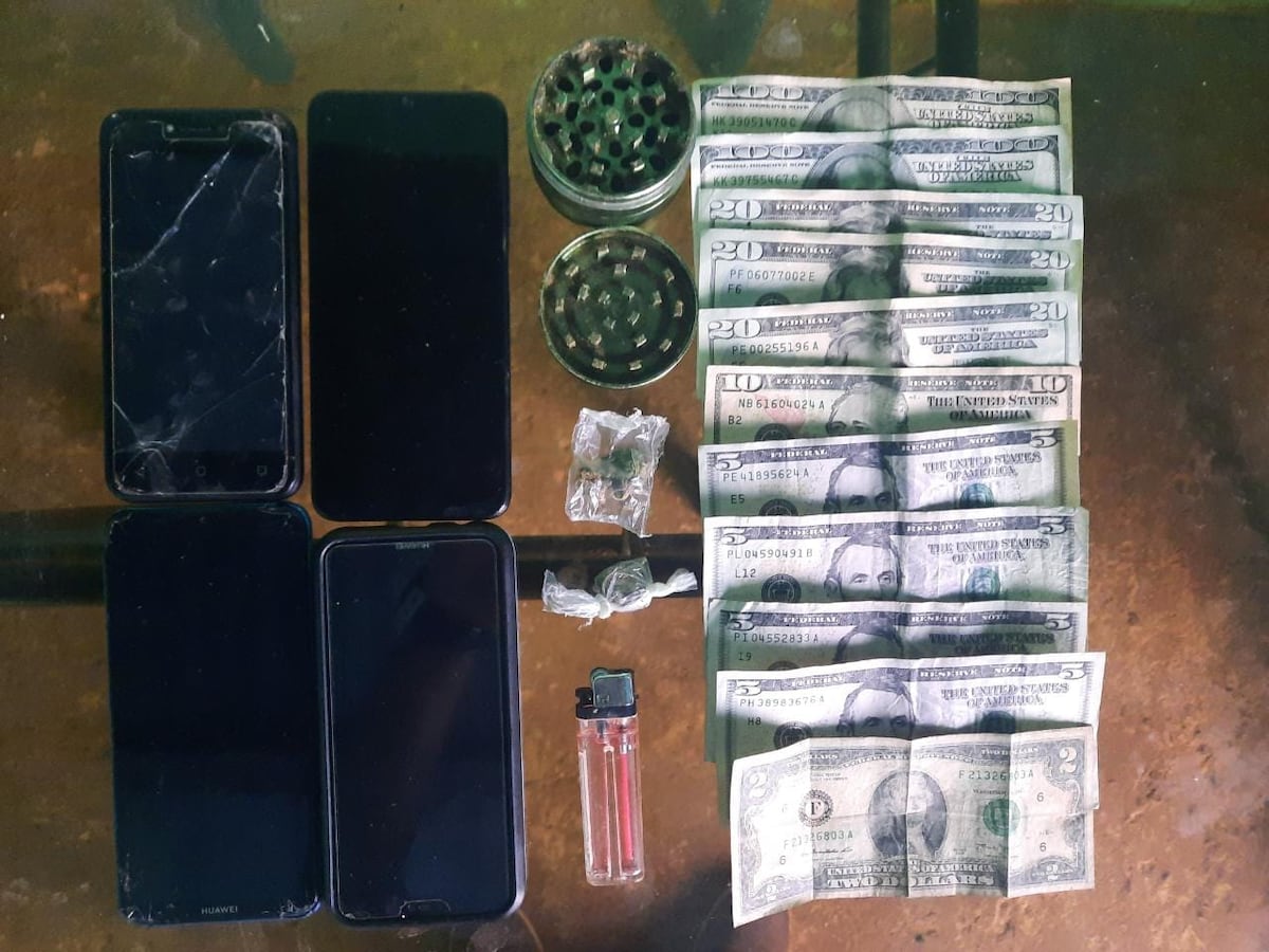 Policía aprehende a dos ciudadanos con droga y dinero en efectivo 