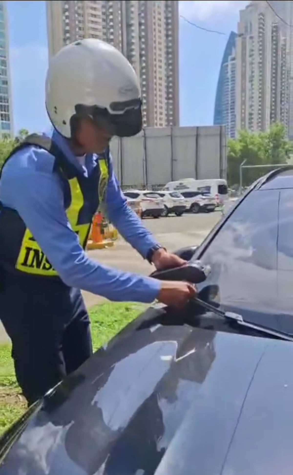 ATTT refuerza control contra vehículos mal estacionados en la capital