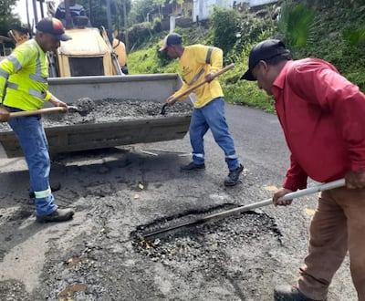 MOP echa 57 toneladas de asfalto en Las Margaritas y mejora el paso diario