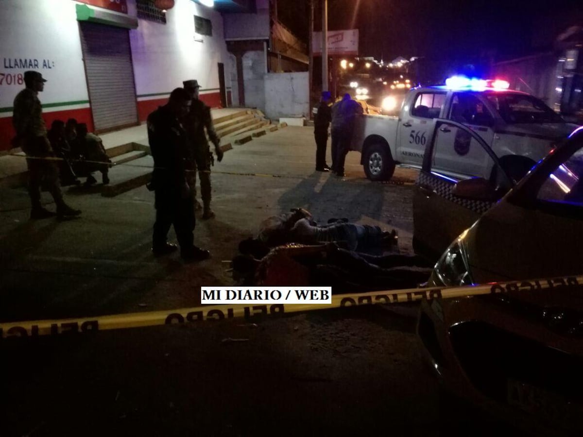 ¡AY, DIOS! Entre 5 roban minisúper y atacan a taxista con arma en mano 