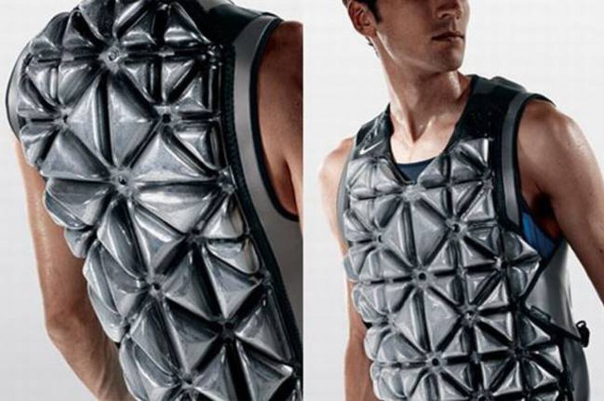 El tenista Rafael Nadal combate el calor del US Open con chaleco de hielo