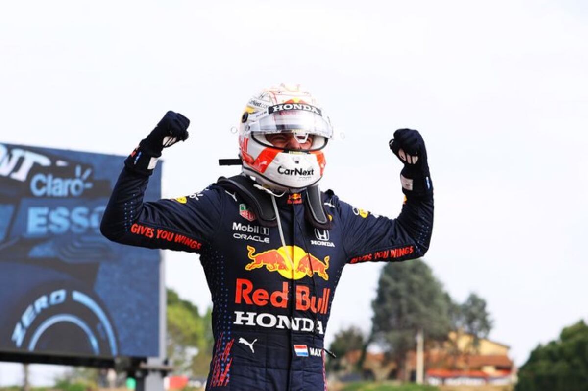 Max Verstappen supera a Lewis Hamilton en Gran Premio de Imola. Video 