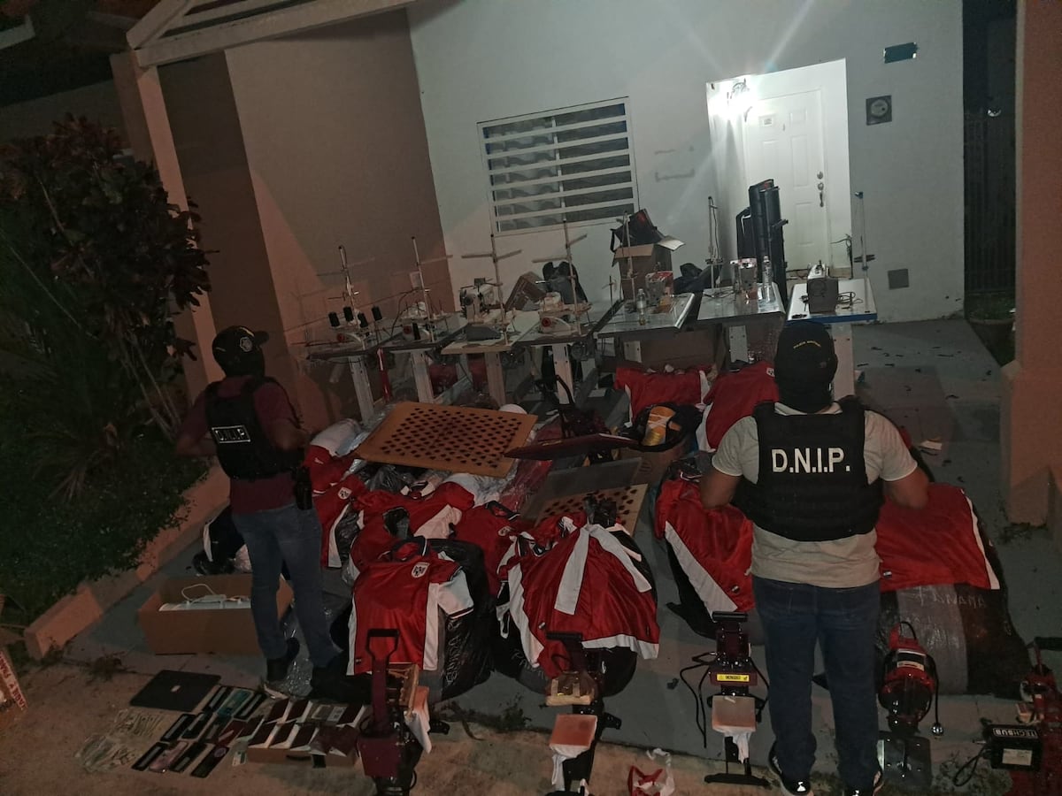 ¡Tarjeta roja! Camisetas ‘chiviadas’ de la Sele quedan al descubierto tras operativo en Panamá Oeste
