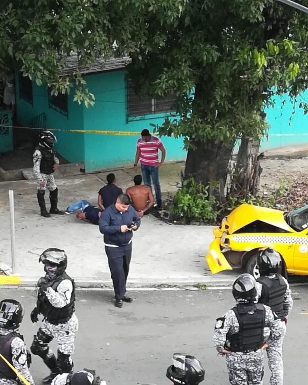 Uno de los delincuentes llegó en silla de ruedas a robar al banco | Video