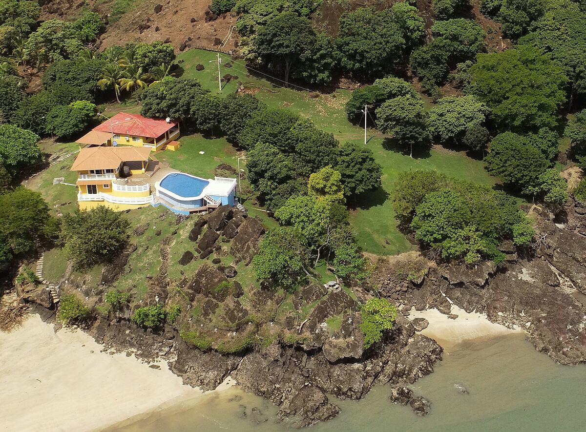 Disney… en Capira. Algunas de las propiedades de la ‘pobre’ Yanibel Ábrego