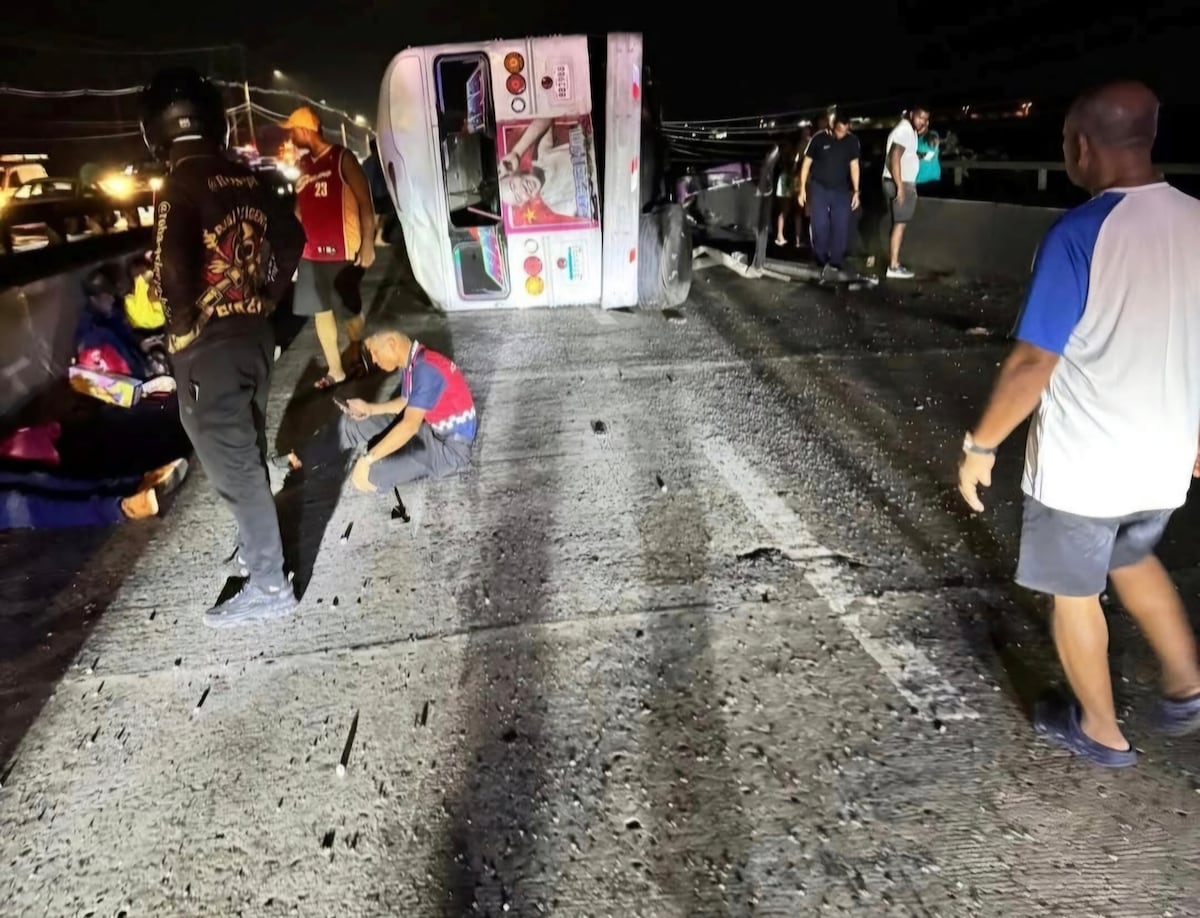 Diablo verde se vuelca sobre el puente del río Pacora, deja un muerto y doce heridos 