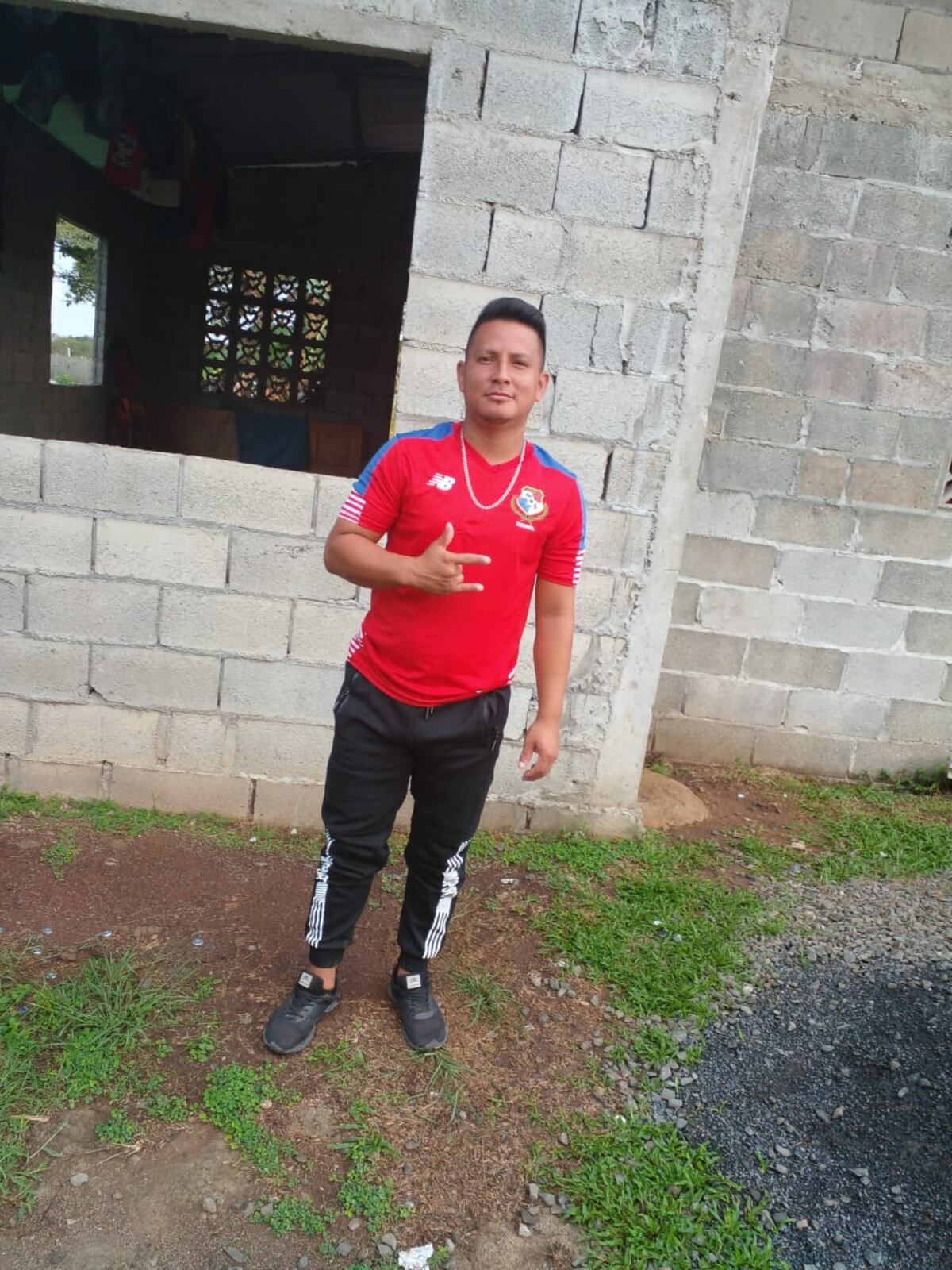 Se llevan a un hombre a la fuerza de su casa en Antón