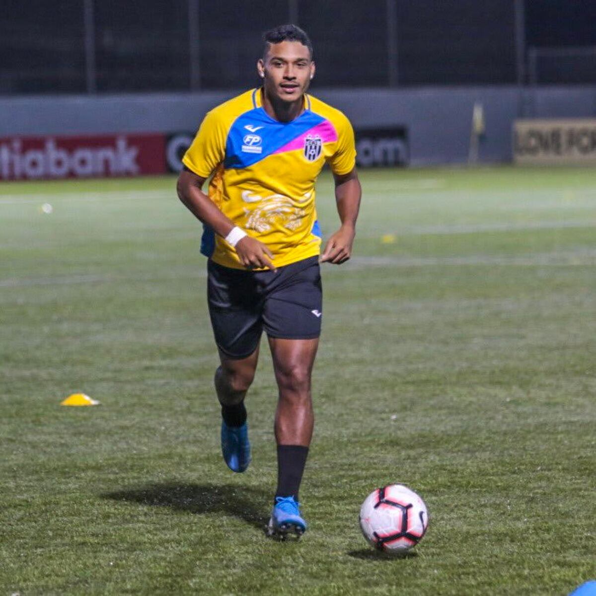 Dorian López y el Sporting van por una revancha deportiva