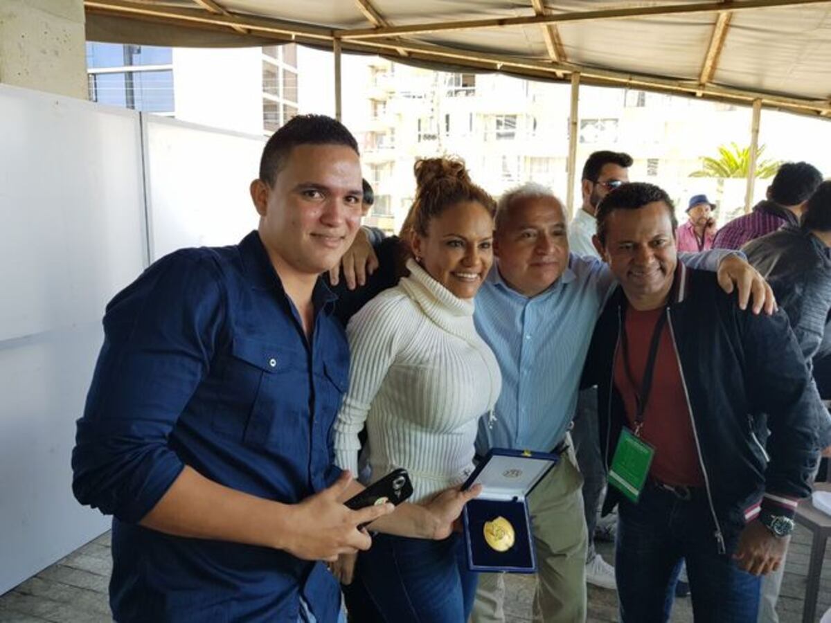 ¡BIEN! Otorgan reconocimiento a Samy y Sandra en Chile| VIDEO