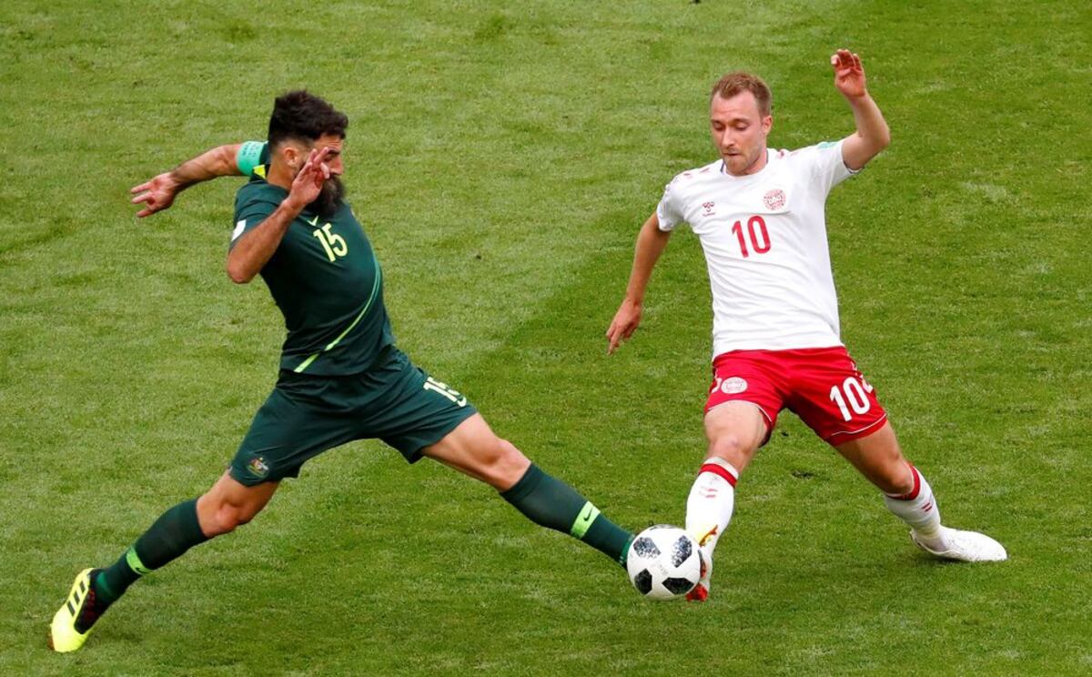 VAR sale al rescate de Australia y empata con Dinamarca