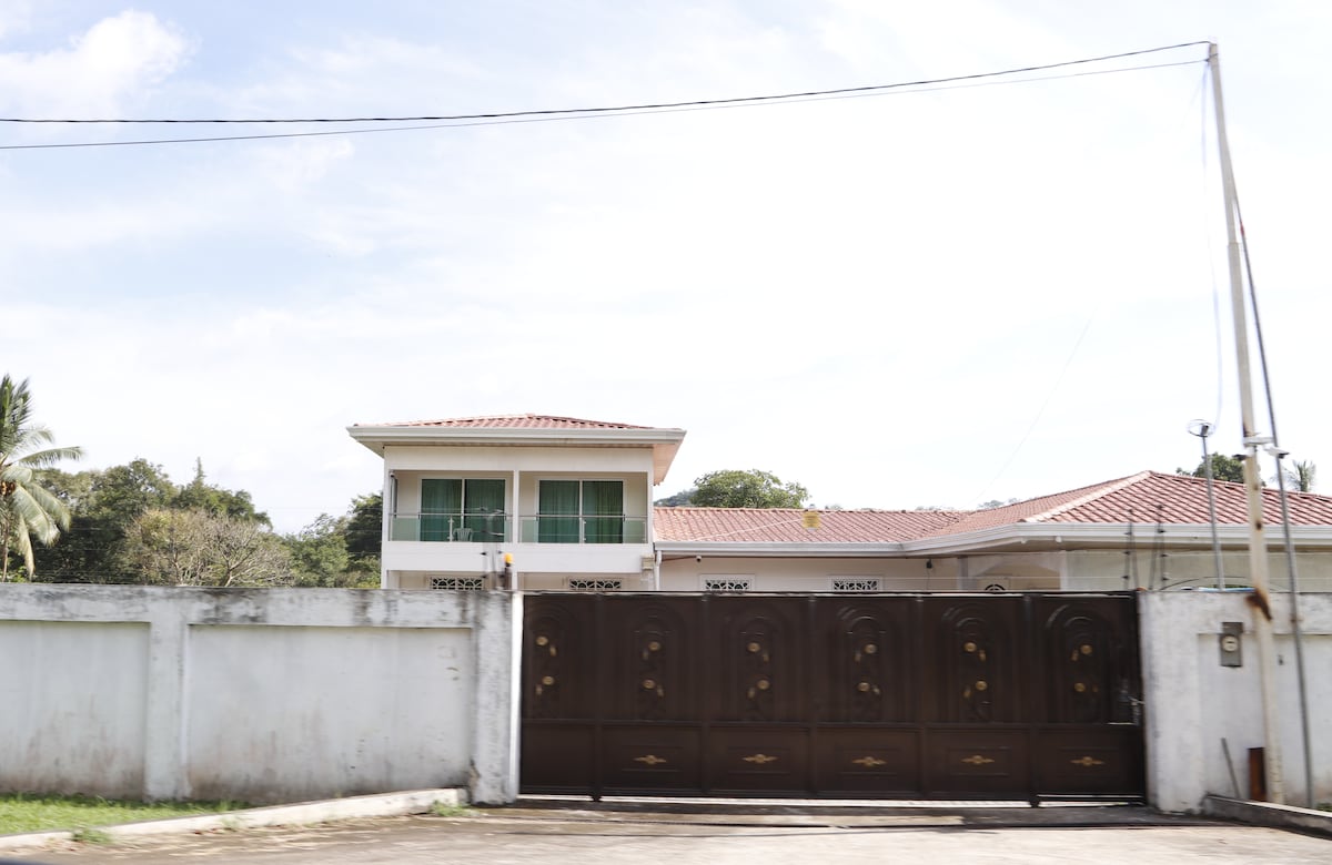 ‘Robert’ se les esconde a la policía