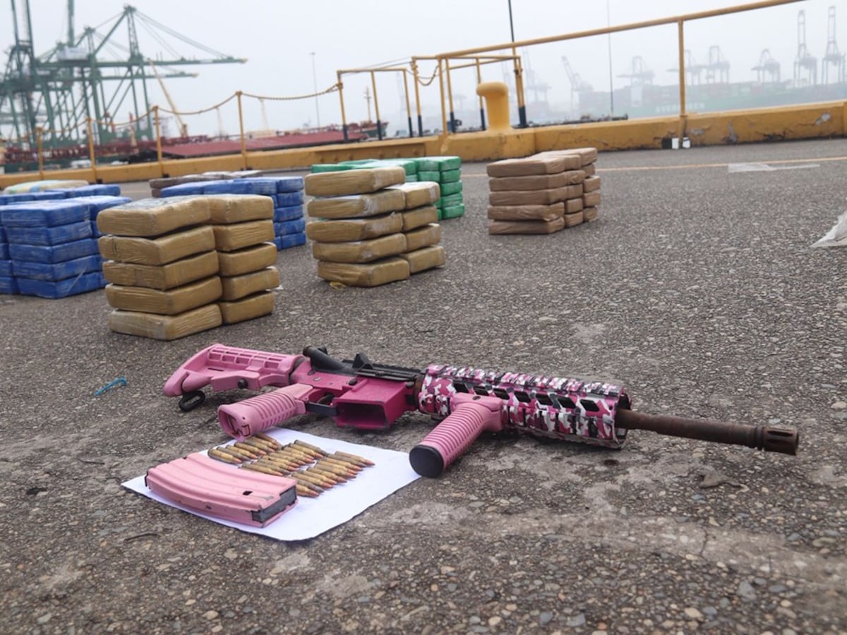 Aeronavales incautan 848 paquetes de presunta droga y capturan a seis personas en Las Perlas