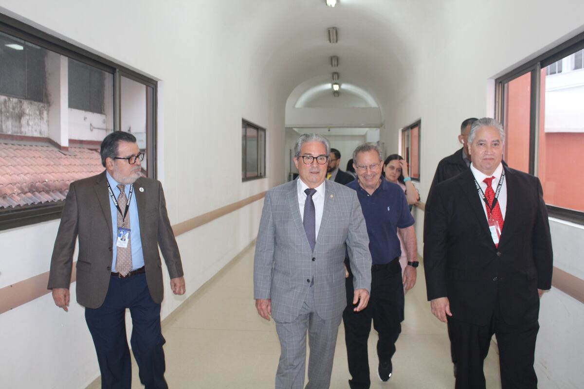 Operation Walk realizó 76 cirugías gratuitas que mejoraron la vida de los pacientes en el Hospital Santo Tomás