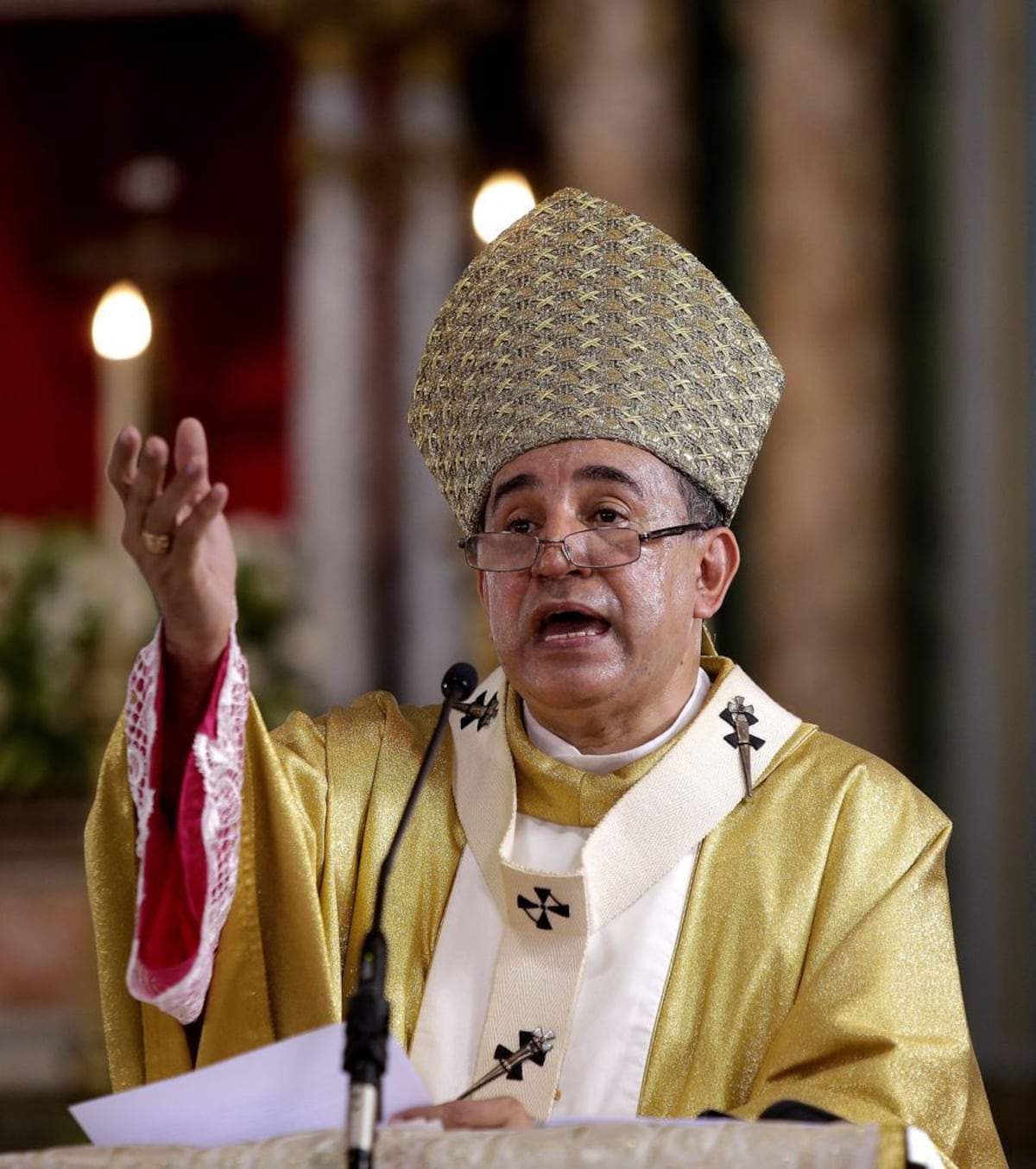 Ulloa pide paciencia y dice que ya se preparan los mecanismos para la reapertura de las iglesias | Video