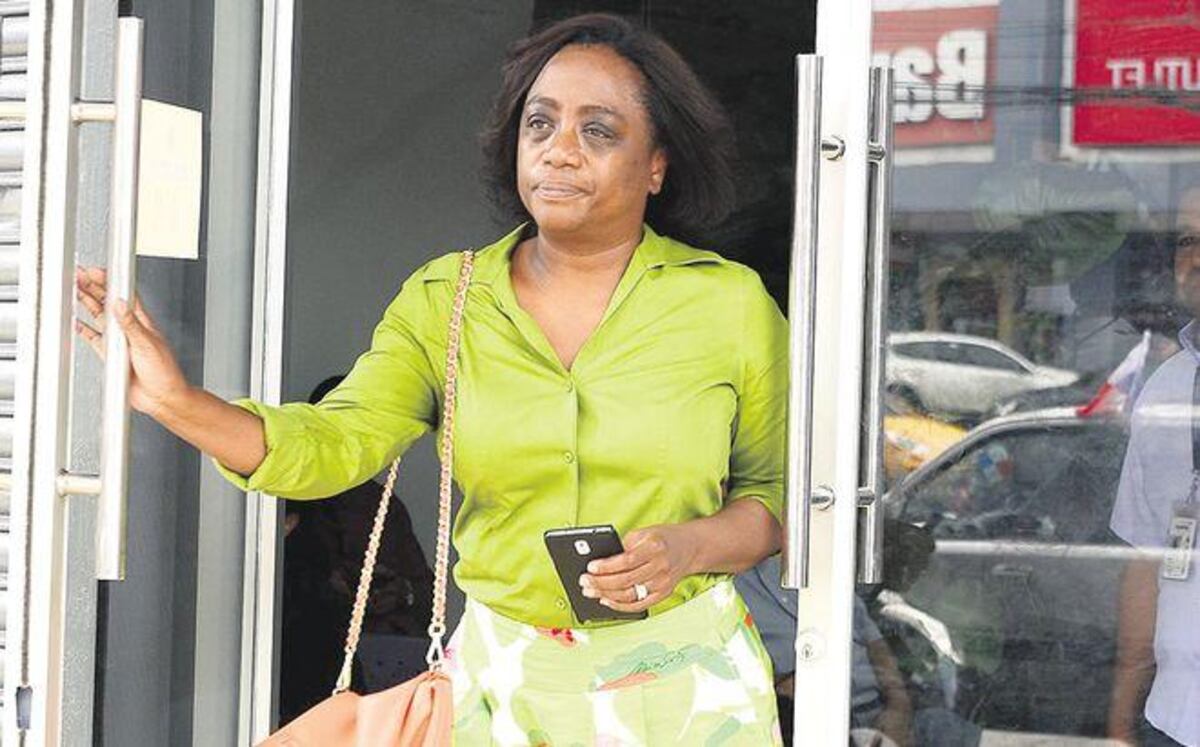 AUCH|Exministra Lucy Molinar advierte que romperá el silencio.Luce nueva imagen