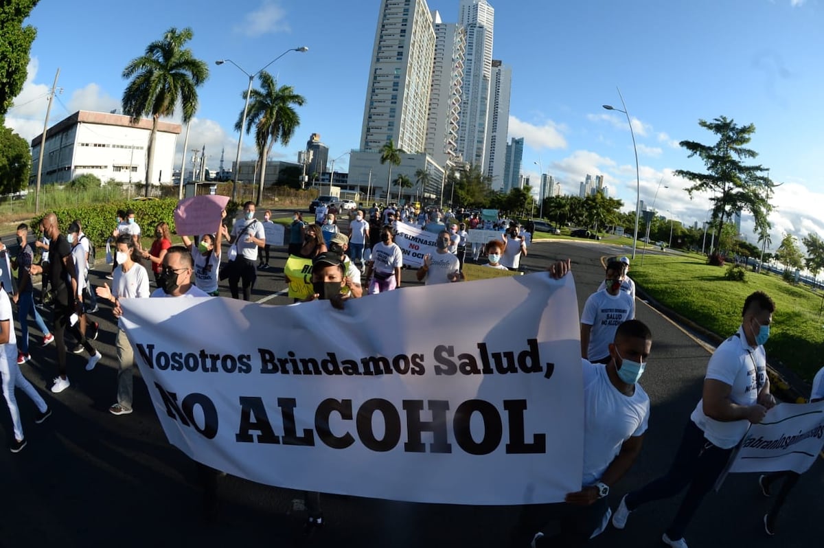 Están sin empleo. Más de 800 trabajadores piden la reapertura de los gimnasios. Videos