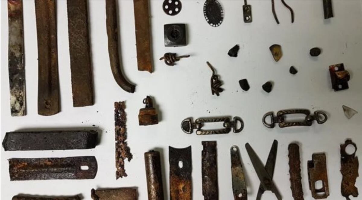 ¡Qué loco! A través de una cirugía le extraen unos 40 objetos de su cuerpo