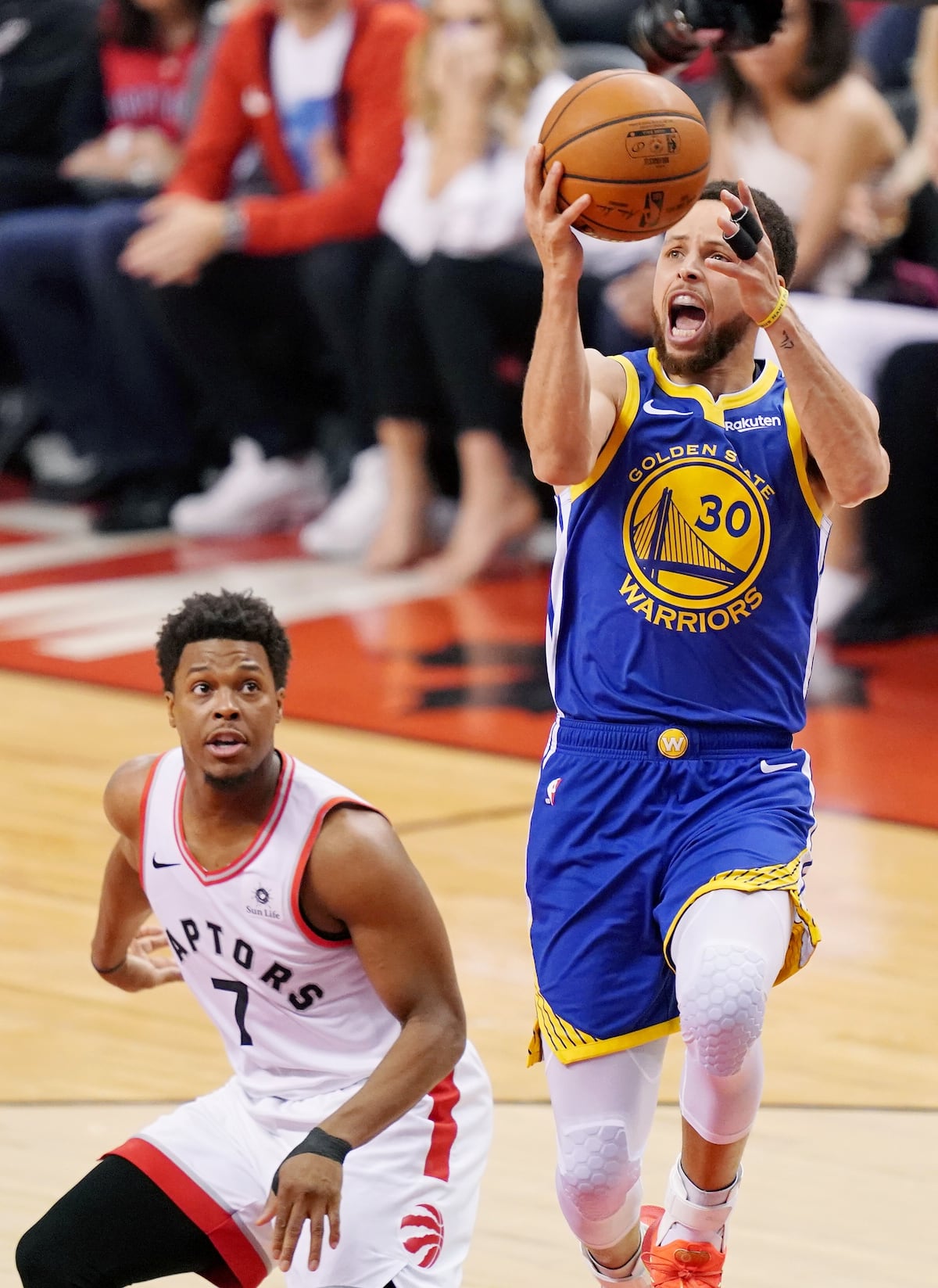 Warriors ganan y empatan serie final de la NBA