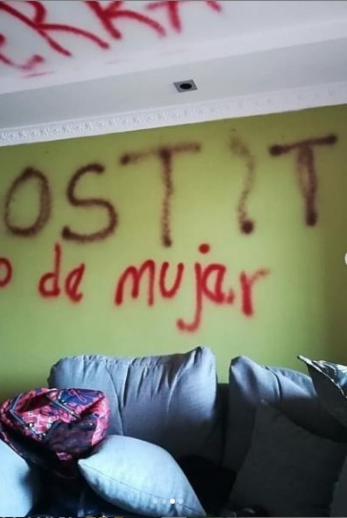 Se vuelve viral. Vandalizan carro de una venezolana en Panamá por presunta infidelidad