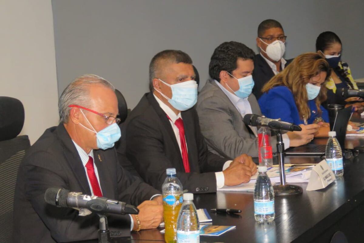 Diputados trabajan en una nueva ley pesquera tras seis década de la vigente