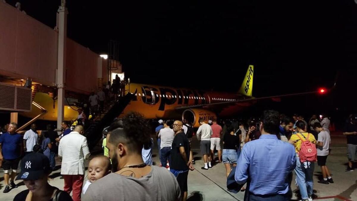 Vuelo que iba hacia Florida tuvo aterrizaje de emergencia por mal olor