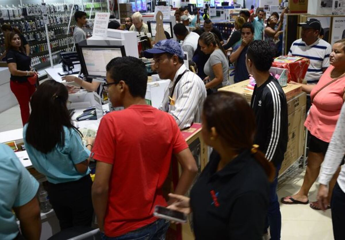 Viernes de compras, CEPADEM, décimo, quincena y Teletón en las calles de Panamá