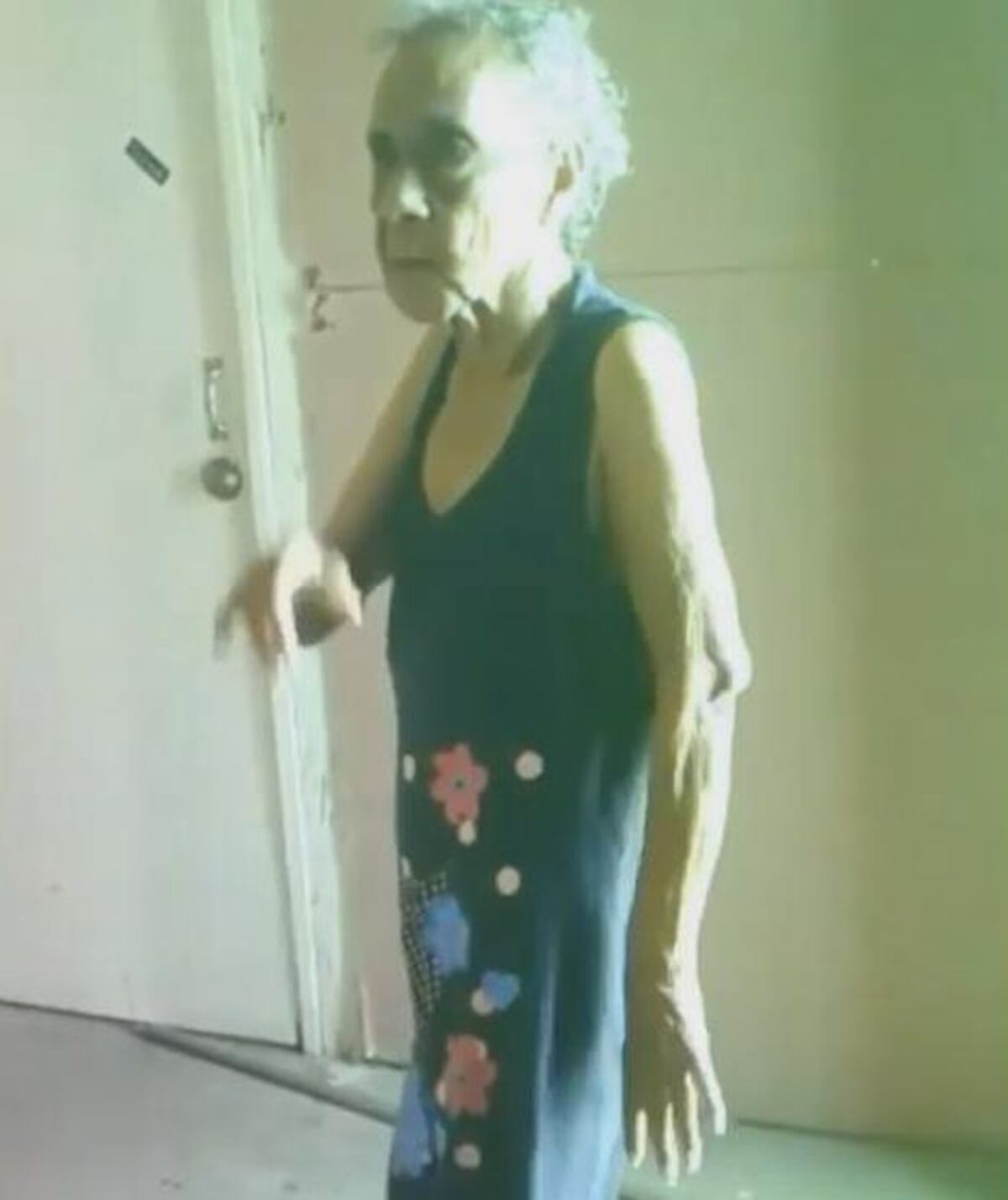 ¡AY, POR DIOS! Abuelita hizo #larusachallenge,baila,mete piquete al paso La Rusa