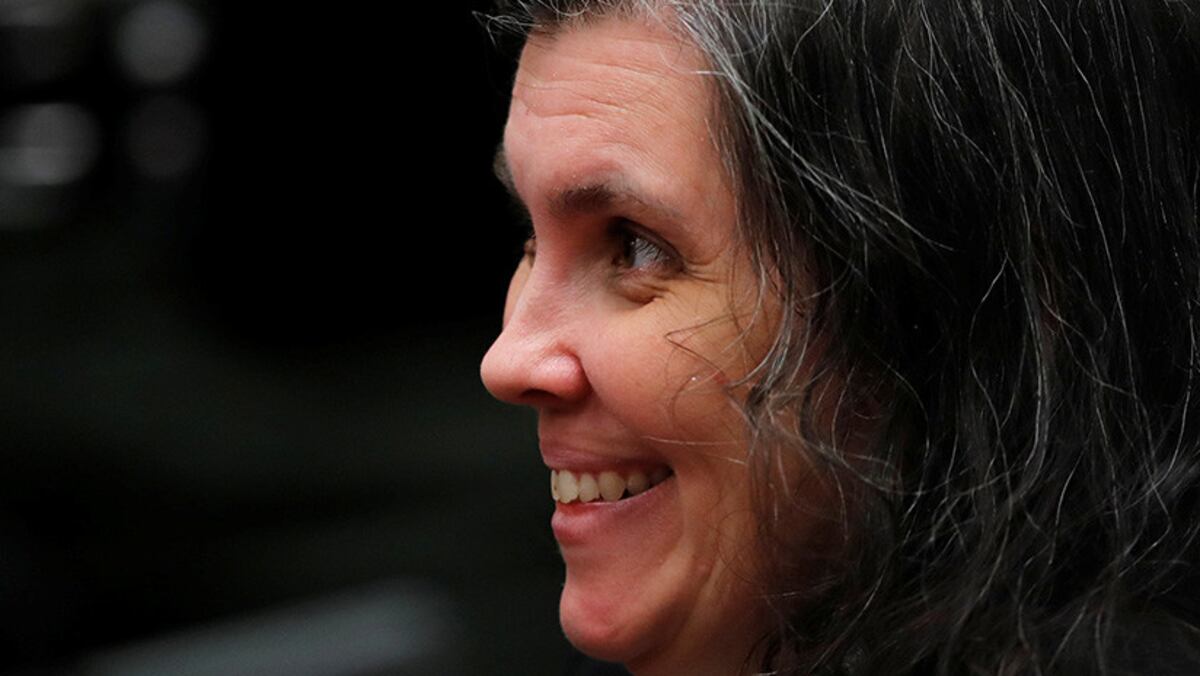 Macabro: La cruel sonrisa de la madre que torturó a sus 13 hijos ante el juez