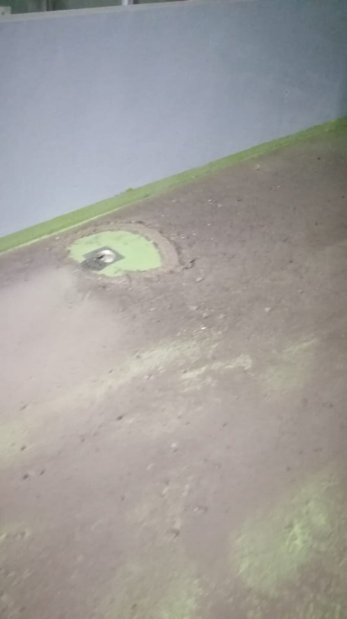 Estadio Calvin Byron muestra su peor cara. Inundación y filtración a 4 meses de su inauguración. Video