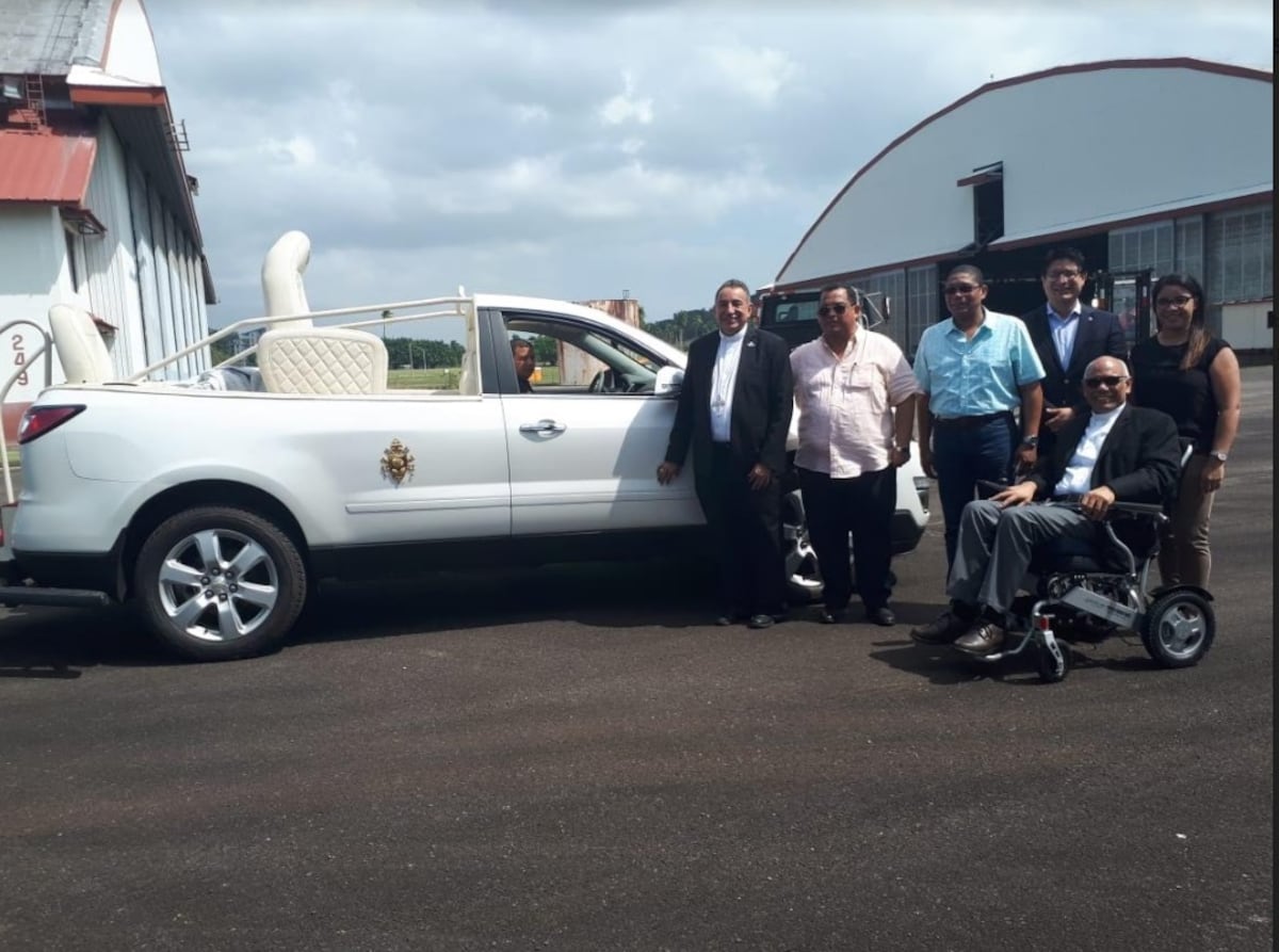 Tendremos el nuestro. Ya se construye un Papamóvil panameño