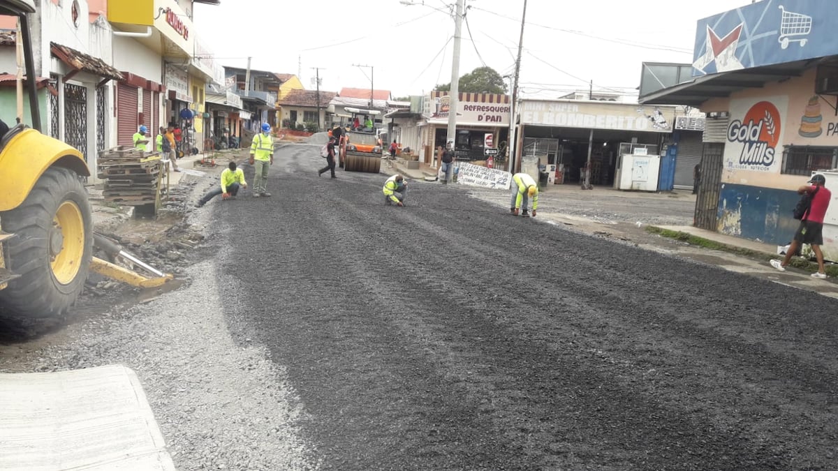 Cierre de calle afecta a comerciantes en Penonomé