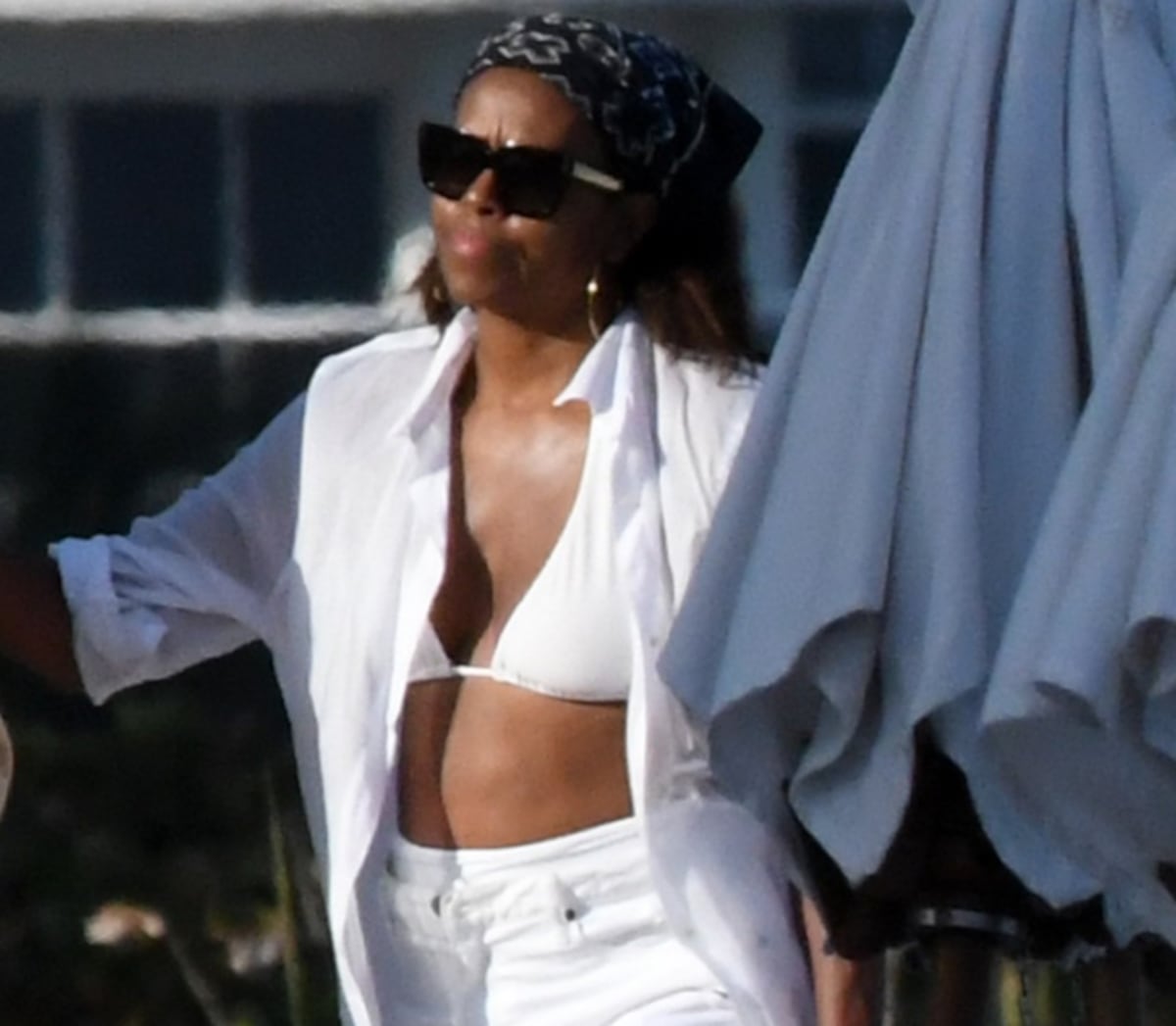 ¡QUÉ CUERPAZO! Michelle Obama celebra su cumpleaños en este sexi bikini blanco