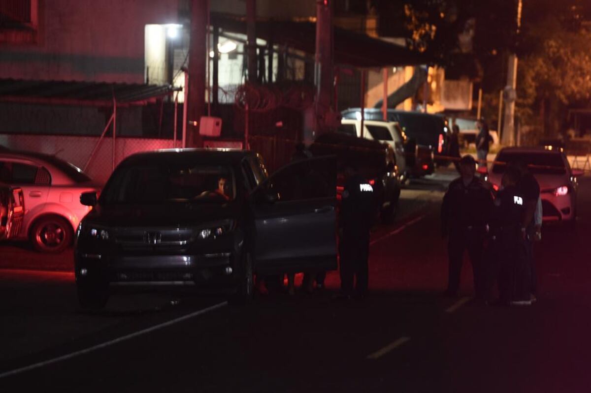 Volvió a nacer. Conducía por Bethania y de pronto le llenan el carro de balas. Video