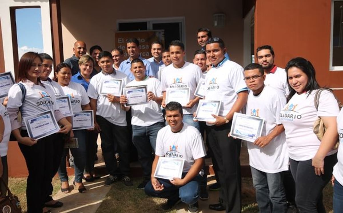 PARA FAMILIAS HUMILDES. Entregan 292 certificados de Bono Solidario 