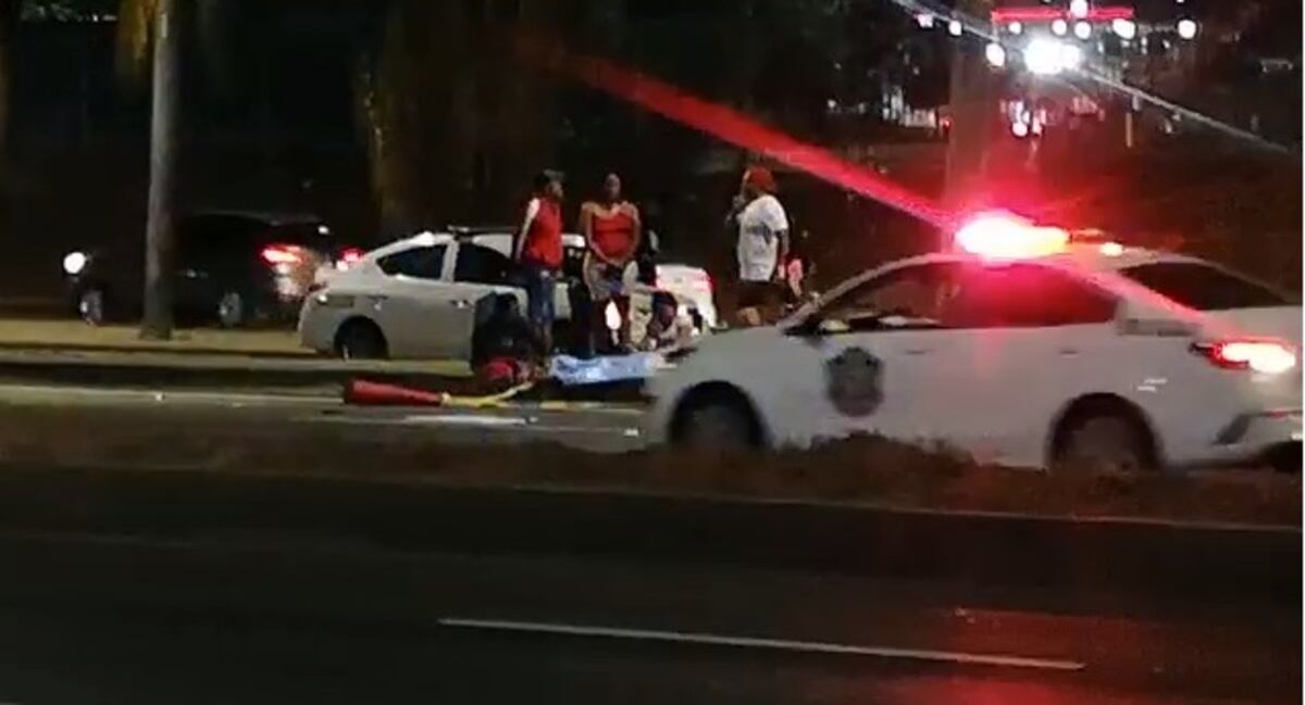 Lamentable. Madre e hija pierden la vida frente a Metromall. Video